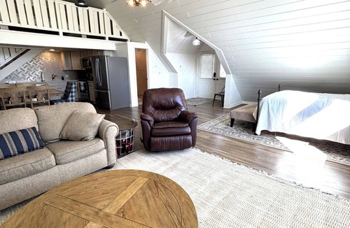Orchard South Apartment | Marvelous studio with pickleball court in welcoming Orem neighborhood