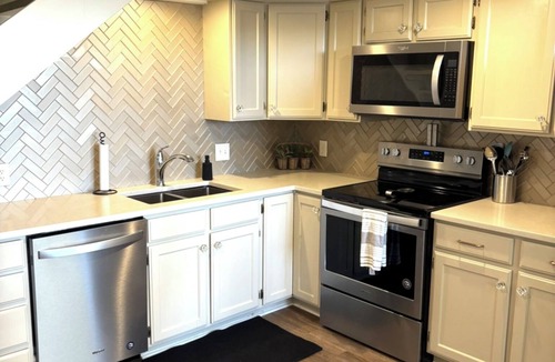 Orchard South Apartment | Marvelous studio with pickleball court in welcoming Orem neighborhood