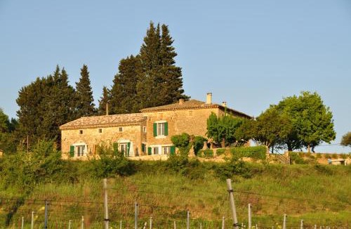 Cornillon Bed & Breakfast | Mas Les Escourtades Chambres d'hôtes