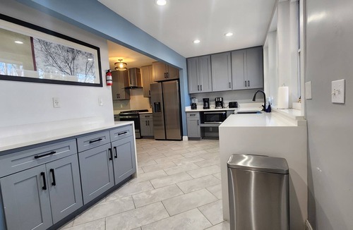 Memphis House | Massive 13-BR Estate with Private Pool, Sauna, Hot Tub, Casita, Abundant Parking