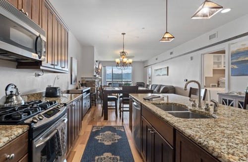 Sandpoint Condo | Master Suite w/Lake Views - Seasons at Sandpoint