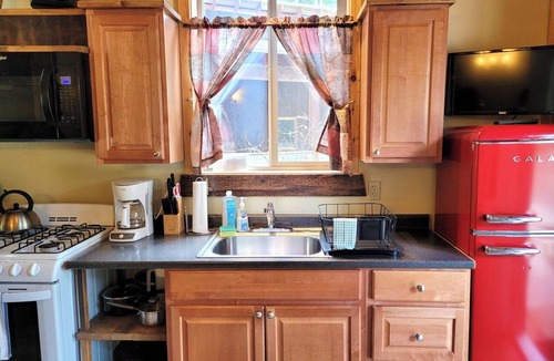 Mazama Cabin | Mazama Trails Duplex 2B-Close to the North Cascades&Walk to Ski Trail!