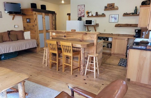 Mazama Cabin | Mazama Trails Laundry House-Dog Friendly&Close to Ski Trail!