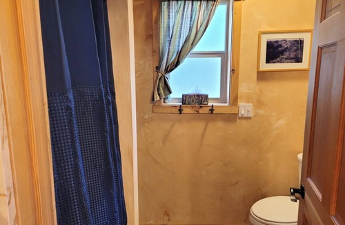 Mazama Apartment | Mazama Trails Studio Cottage-200 ft from Ski Trail