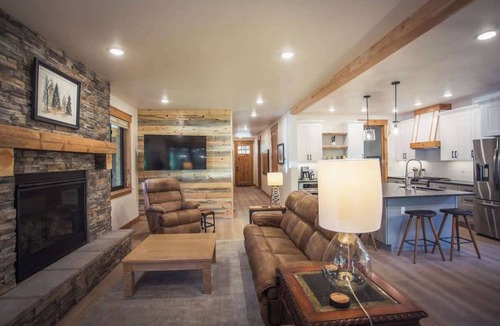 McCall House | McCall Cabin for 10|Close to Town, Lake and Park!