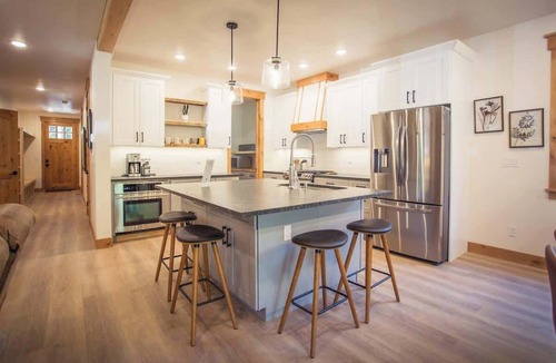 McCall House | McCall Cabin for 10|Close to Town, Lake and Park!