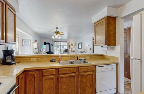 McCall Condo | McCall Townhome Pool & Walk To Lake