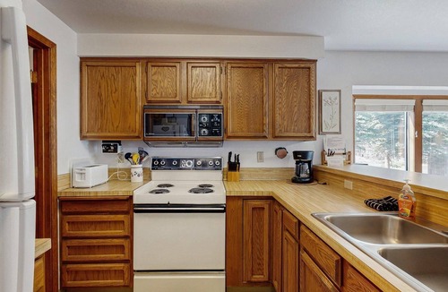 McCall Condo | McCall Townhome Pool & Walk To Lake