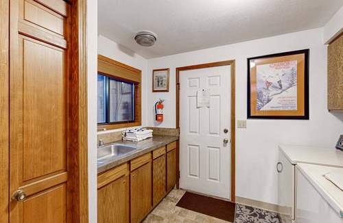 McCall Condo | McCall Townhome Pool & Walk To Lake
