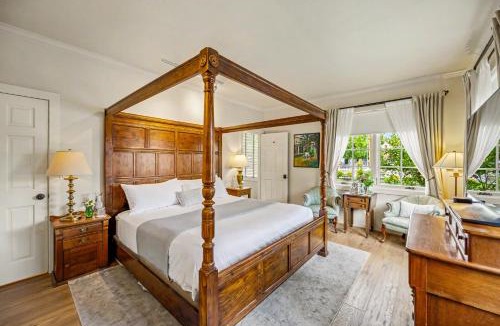 Jacksonville Hotel | McCully House Inn