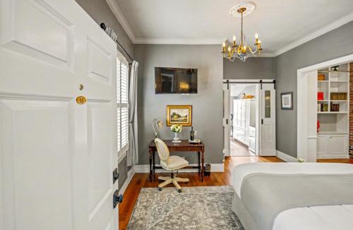 Jacksonville Hotel | McCully House Inn
