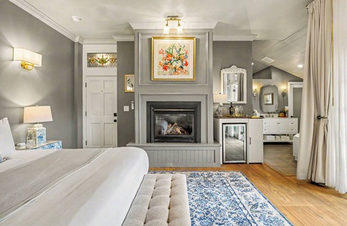 Jacksonville Hotel | McCully House Inn