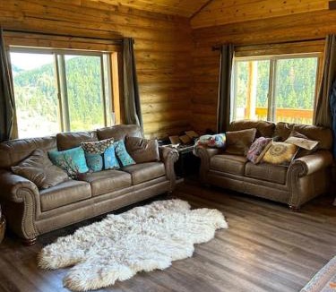 Gardiner House | McDonald Cabin #6 next to YNP