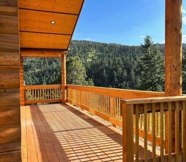 Gardiner House | McDonald Cabin #6 next to YNP
