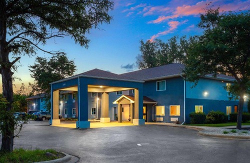 McHenry Hotel | McHenry Inn