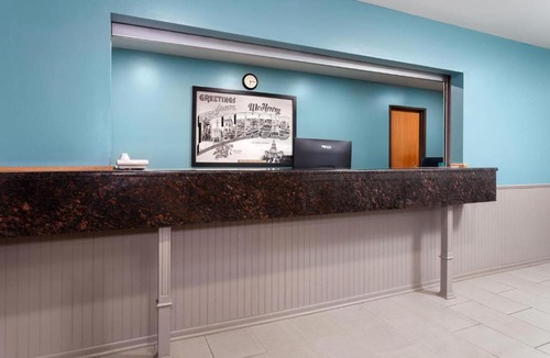 McHenry Hotel | McHenry Inn