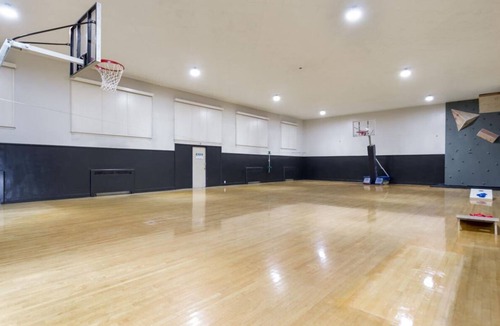 Pocatello House | McKinley Mansion Half Building, sleeps 35, Gym, Arcade Room