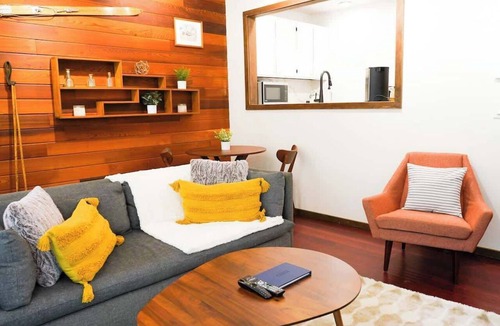 Glacier Condo | MCM Resort Condo near Mt Baker with Fireplace