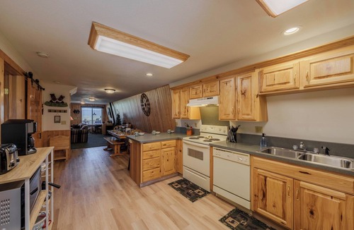 Island Park House | Meadow and Mountain Views just 23 miles to Yellowstone