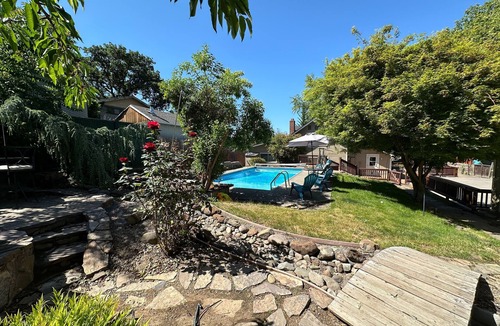 Medford Apartment | Medford Home and 2 Condos With Pool and Hot tub