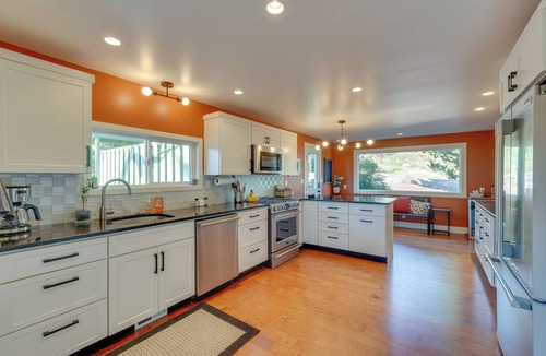 Medford House | Medford Vacation Rental w/En-Suite Bathrooms!