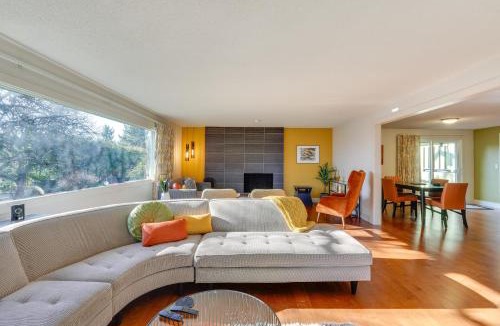 Medford House | Medford Vacation Rental w/En-Suite Bathrooms!
