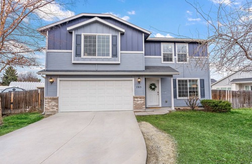 Meridian House | 🌞 Meridian BNB - 4BR/2.5BA Huge Backyard: Near Eagle, Star, Boise, The Village