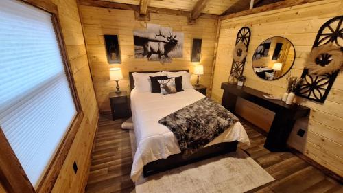 Superior Cabin | Micham's Clark Fork River Retreat - River Front, Mountain View, Fire Pit - Cabin 1