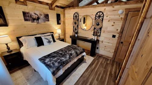 Superior House | Micham's Clark Fork River Retreat - River Front, Mountain View, Fire Pit - Cabin 4