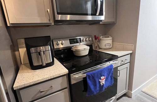 Bridle Trails Condo | Microsoft Walking distance to Asian Markets cozy condo in Bellevue staying
