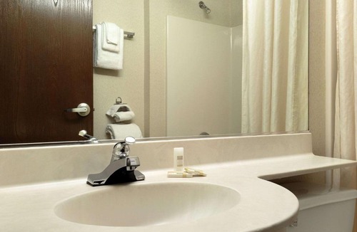 East Bloomington Hotel | Microtel Inn & Suites by Wyndham Bloomington MSP Airport