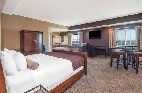 Quincy Hotel | Microtel Inn & Suites by Wyndham Quincy Downtown/River Area