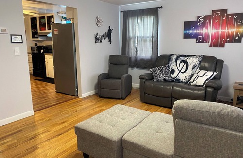 Mountain Home House | MicStay.Music House.Sleeps 9+.Private hot tub.Family Fun