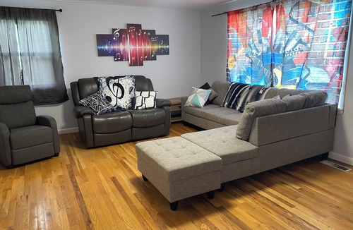 Mountain Home House | MicStay.Music House.Sleeps 9+.Private hot tub.Family Fun
