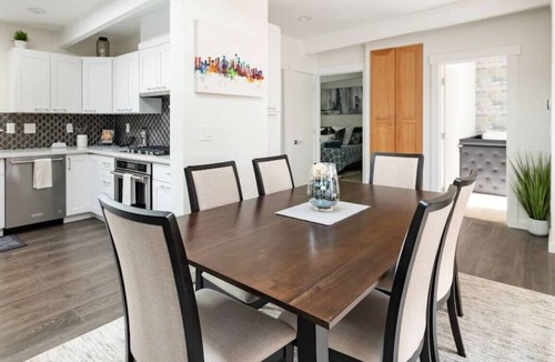 Lake Forest Park House | Mid Century 3BDR/2Bath HomeWi-fi/BBQ/Spa Tubs/Deck
