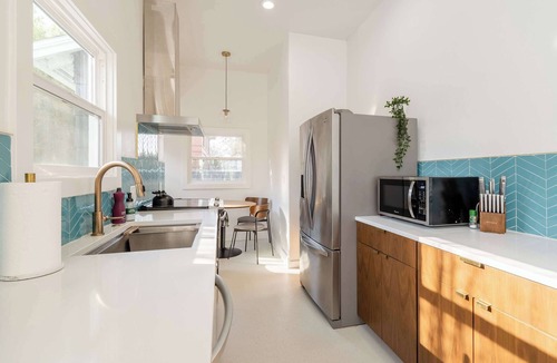 Sunnyside House | Mid-Century Dream | 2BR/2BA | Heart of Hawthorne