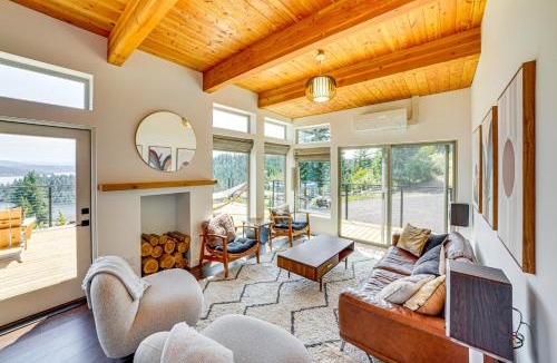 Worley House | Mid-Century Escape: Lake Views, Steps to Cave Bay!