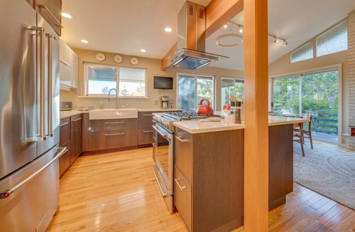 Burien House | ⭐ Mid-Century Gem Nr Hiking, Beach, Airport, City