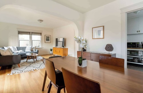 Belmont House | Mid-Century Home Top Location 3BR Sleeps 6