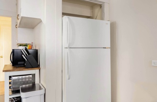 Belmont House | Mid-Century Home Top Location 3BR Sleeps 6