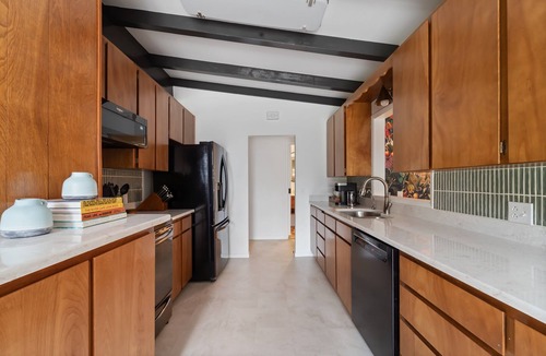 Walla Walla East House | Mid-Mod Marvy 4 Bedrooms/Sleeps 8 Relaxed & roomy