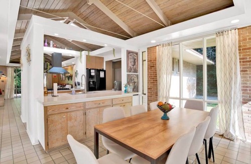 Mobile House | Midcentury Modern -Hot Tub - Retro Retreat