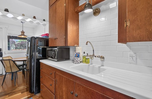 Old Bend House | Middle Sister - Sweet Bungalow, Queen bed, Parking, Walkable downtown Bend