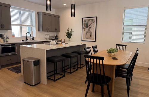 Boise House | Midtown Heights Townhome: EV Charger & walkable to BSU Campus.
