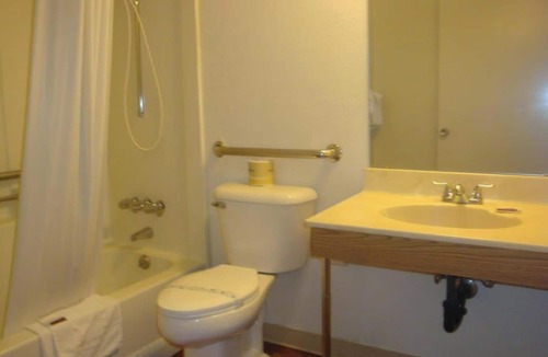 Burlington Hotel | Midtown Motel Burlington Near Hwy 34