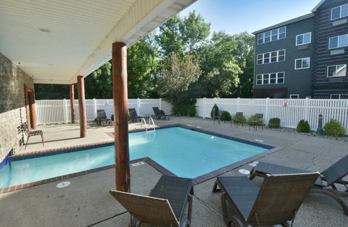 Johnston Hotel | Midwest Lodge Escape w/Kitchenette + Pool and Gym Access