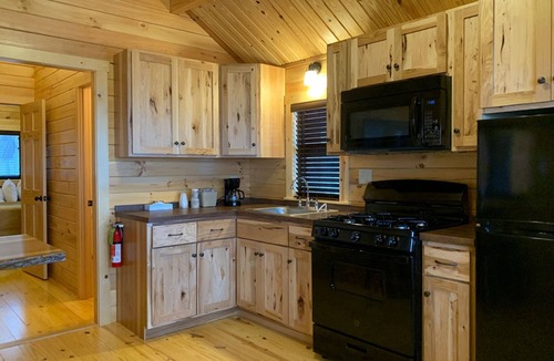 Mackinaw City Cabin | Mighty Mac Bridgeview Cabin 2