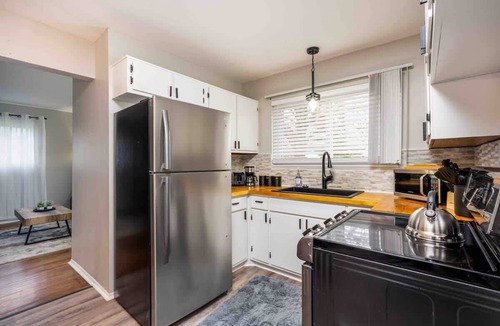 Lansing House | Mindfully Mellow | 3Bd 1Bath - Berwick