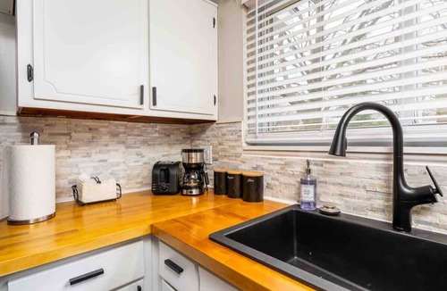 Lansing House | Mindfully Mellow | 3Bd 1Bath - Berwick