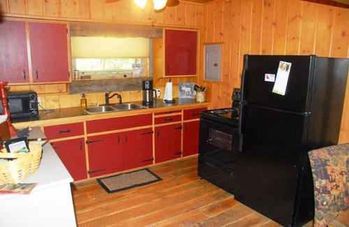 Lazy Acres House | Mini-Moose Cabin, 20+ min from Yellowstone!